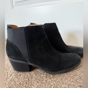 Comfortiva black suede ankle boots